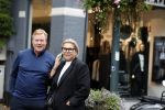 Amsterdam 7 oktober 2021
Ronald Koeman en zijn vrouw Bartina Koeman op de cornelis schuytstraat .
