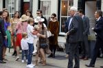 Naarden 24 september 2021
Nina ten Brink de dochter van Robert ten Brink en zijn vrouw Roos trouwt in het gemeentehuis van Naarden Vesting met haar man Laurens Jan . Ze arriveren in een bakfiets.