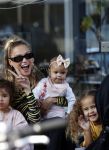 Amsterdam 18 september 2021
Rose Bertram met haar kinderen een een vriendin op terras.