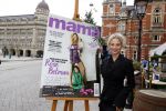 Amsterdam 23 september 2021
Rose Bertram onthult de cover van Fabulous Mama met zichzelf op de cover bij Cafe de Waard