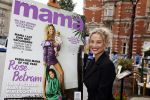Amsterdam 23 september 2021
Rose Bertram onthult de cover van Fabulous Mama met zichzelf op de cover bij Cafe de Waard