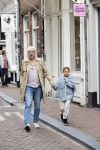 Amsterdam 2 oktober 2021
Ruud de Wild met zijn dochter Teddy  aan het winkelen in de 9 straatjes