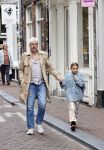 Amsterdam 2 oktober 2021
Ruud de Wild met zijn dochter Teddy  aan het winkelen in de 9 straatjes
