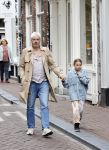 Amsterdam 2 oktober 2021
Ruud de Wild met zijn dochter Teddy  aan het winkelen in de 9 straatjes