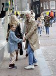 Amsterdam 2 oktober 2021
Ruud de Wild met zijn dochter Teddy  aan het winkelen in de 9 straatjes