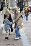 Amsterdam 2 oktober 2021
Ruud de Wild met zijn dochter Teddy  aan het winkelen in de 9 straatjes