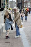 Amsterdam 2 oktober 2021
Ruud de Wild met zijn dochter Teddy  aan het winkelen in de 9 straatjes
