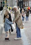 Amsterdam 2 oktober 2021
Ruud de Wild met zijn dochter Teddy  aan het winkelen in de 9 straatjes