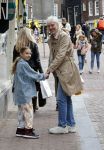 Amsterdam 2 oktober 2021
Ruud de Wild met zijn dochter Teddy  aan het winkelen in de 9 straatjes
