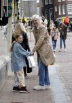 Amsterdam 2 oktober 2021
Ruud de Wild met zijn dochter Teddy  aan het winkelen in de 9 straatjes