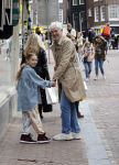 Amsterdam 2 oktober 2021
Ruud de Wild met zijn dochter Teddy  aan het winkelen in de 9 straatjes