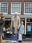 Amsterdam 2 oktober 2021
Ruud de Wild met zijn dochter Teddy  aan het winkelen in de 9 straatjes