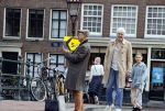 Amsterdam 2 oktober 2021
Ruud de Wild met zijn dochter Teddy  aan het winkelen in de 9 straatjes