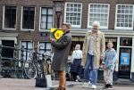 Amsterdam 2 oktober 2021
Ruud de Wild met zijn dochter Teddy  aan het winkelen in de 9 straatjes