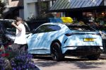 Amsterdam 8 september 2021
Steven Bergwijn met zijn vriendin Sem Smit op de cornelis schuytstraat. Steven rijdt in een Lamborghini Urus.