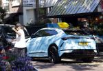 Amsterdam 8 september 2021
Steven Bergwijn met zijn vriendin Sem Smit op de cornelis schuytstraat. Steven rijdt in een Lamborghini Urus.