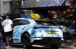 Amsterdam 8 september 2021
Steven Bergwijn met zijn vriendin Sem Smit op de cornelis schuytstraat. Steven rijdt in een Lamborghini Urus.