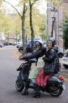 Amsterdam 11 oktober 2021
Presentatie fit platform van Antje Monteiro fit at home health & lifestyle. Chimene v Oosterhout en tanja Jess kwamen op vespa scooter