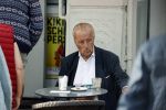 Amsterdam 17 september 2021
Theo Hiddema op terras en wandelend naar zijn huis