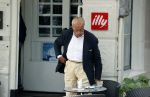 Amsterdam 17 september 2021
Theo Hiddema op terras en wandelend naar zijn huis