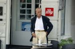 Amsterdam 17 september 2021
Theo Hiddema op terras en wandelend naar zijn huis