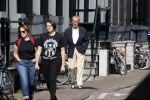 Amsterdam 17 september 2021
Theo Hiddema op terras en wandelend naar zijn huis