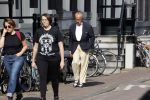 Amsterdam 17 september 2021
Theo Hiddema op terras en wandelend naar zijn huis