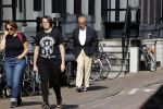 Amsterdam 17 september 2021
Theo Hiddema op terras en wandelend naar zijn huis