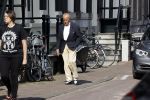 Amsterdam 17 september 2021
Theo Hiddema op terras en wandelend naar zijn huis