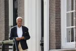 Amsterdam 17 september 2021
Theo Hiddema op terras en wandelend naar zijn huis