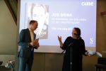 Amsterdam 30 september 2021
Boekpresentatie Jos Brink in Carre . Frank Sanders ontvangt het eerste boek uit handen van de schrijver Tom v d Oetelaar.
