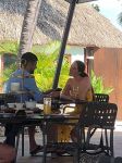 Curacao 13 oktober 2021
First dates  barmaan Victor Abeln met zijn nieuwe vriendin bij Kontiki beach .