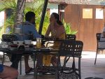 Curacao 13 oktober 2021
First dates  barmaan Victor Abeln met zijn nieuwe vriendin bij Kontiki beach .