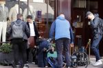 Amsterdam 20 september 2021
Victor Mids heeft weer opnames voor zijn programma Mindfuck. Hier zijn ze op de pc hooftstraat bij Oger