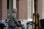 Amsterdam 4 en 8 oktober 2021
Victor Reinier bij zijn huis in Amsterdam zuid.