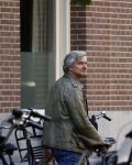 Amsterdam 4 en 8 oktober 2021
Victor Reinier bij zijn huis in Amsterdam zuid.