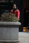 Amsterdam 5 oktober 2021
Waylon brengt met zijn gouden porsch panamera turbo zijn dochter en vriendin Bibi Breijman naar een kinder kledingwinkel in Amsterdam zuid. Hijzelf gaat shoppen op de Cornelis schuytstraat.