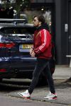 Amsterdam 5 oktober 2021
Waylon brengt met zijn gouden porsch panamera turbo zijn dochter en vriendin Bibi Breijman naar een kinder kledingwinkel in Amsterdam zuid. Hijzelf gaat shoppen op de Cornelis schuytstraat.