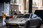 Amsterdam 5 oktober 2021
Waylon brengt met zijn gouden porsch panamera turbo zijn dochter en vriendin Bibi Breijman naar een kinder kledingwinkel in Amsterdam zuid. Hijzelf gaat shoppen op de Cornelis schuytstraat.