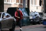 Amsterdam 5 oktober 2021
Waylon brengt met zijn gouden porsch panamera turbo zijn dochter en vriendin Bibi Breijman naar een kinder kledingwinkel in Amsterdam zuid. Hijzelf gaat shoppen op de Cornelis schuytstraat.