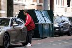 Amsterdam 5 oktober 2021
Waylon brengt met zijn gouden porsch panamera turbo zijn dochter en vriendin Bibi Breijman naar een kinder kledingwinkel in Amsterdam zuid. Hijzelf gaat shoppen op de Cornelis schuytstraat.