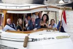 Amsterdam 6 september 2021
Willibrord Frequin viert zijn 80e verjaardag  met zijn kinderen vrouw en beste vrienden op een boot op de grachten van Amsterdam. Zijn kinderen Barbara Rebecca Louis . Willibrord zijn broer Aad Ouborg Fons de Poel en Guido Maas