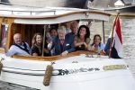 Amsterdam 6 september 2021
Willibrord Frequin viert zijn 80e verjaardag  met zijn kinderen vrouw en beste vrienden op een boot op de grachten van Amsterdam. Zijn kinderen Barbara Rebecca Louis . Willibrord zijn broer Aad Ouborg Fons de Poel en Guido Maas