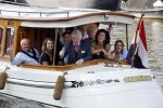 Amsterdam 6 september 2021
Willibrord Frequin viert zijn 80e verjaardag  met zijn kinderen vrouw en beste vrienden op een boot op de grachten van Amsterdam. Zijn kinderen Barbara Rebecca Louis . Willibrord zijn broer Aad Ouborg Fons de Poel en Guido Maas
