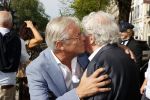 Amsterdam 6 september 2021
Willibrord Frequin viert zijn 80e verjaardag  met zijn kinderen vrouw en beste vrienden op een boot op de grachten van Amsterdam. Zijn kinderen Barbara Rebecca Louis . Willibrord en Fons de Poel