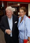Hoofddorp 19 september 2021
Premiere van Barrie Stevens in de schouwburg van Hoofddorp. Willibrord Frequin kwam met zijn  vrouw