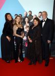 Amsterdam 11 oktober 2021
Premiere Liefde zonder grenzenin Tuschinski met in de hoofdrol Yolanthe Cabau v Kasbergen Jim Bakkum Soy Kroon Abbey Hoes  Hajo Bruins en Peggy Vrijens . Moeder Yolanthe met man en dochter