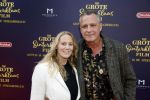 Amsterdam 2 oktober 2022
Premiere de grote sinterklaasfilm gespuis in de speelgoedkluis in Tuschinski. 
Chris Tates met partner