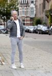 Amsterdam 29 september 2022
Dries Roelvink bellend op straat in Amsterdam zuid