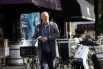 Amstetdam 4 oktober 2022
Ferdinanad Grapperhaus doet boodschappen in Amsterdam zuid